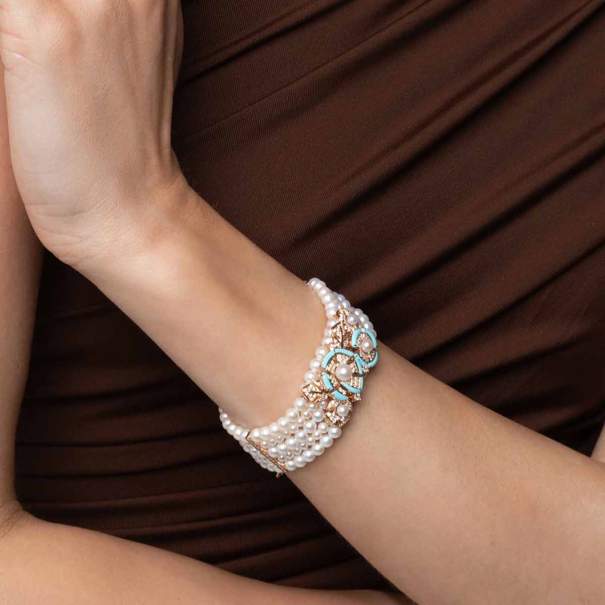 Rose Gold / White Freshwater