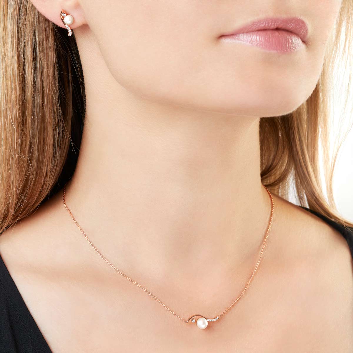 Rose Gold / White Freshwater