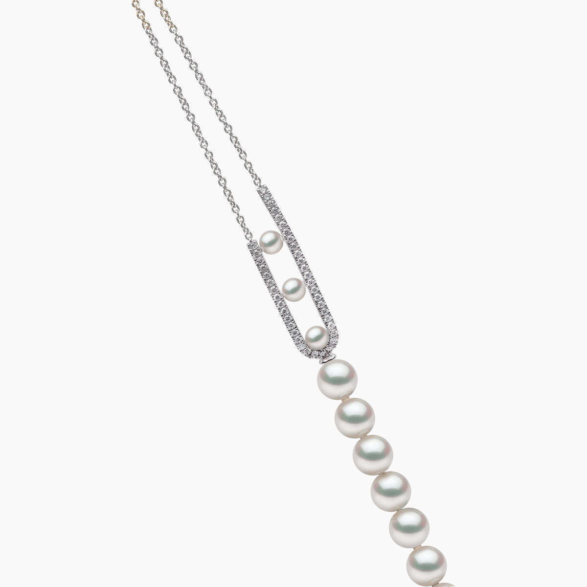 Sleek 18k White Gold and Akoya Pearl Motif Bracelet