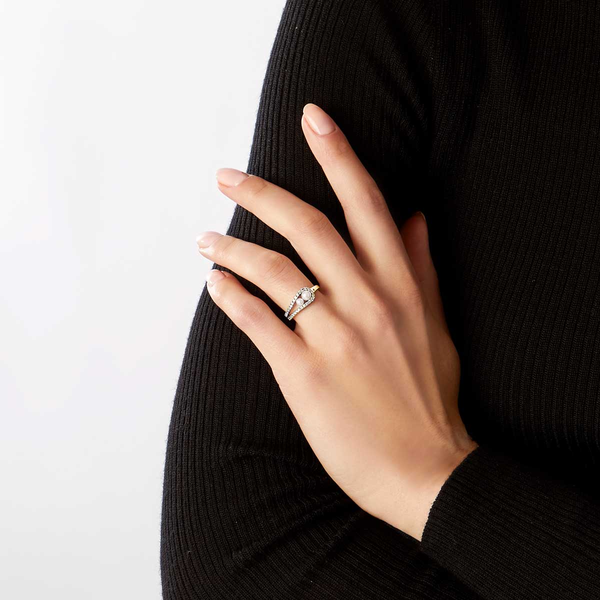 Yellow Gold / White Japanese Akoya