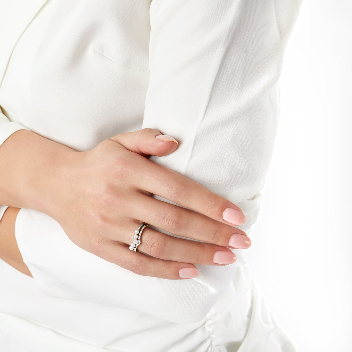 Yellow Gold / White Japanese Akoya