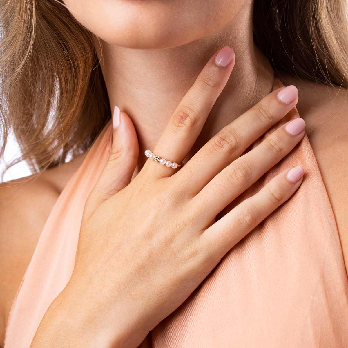 Yellow Gold / White Japanese Akoya