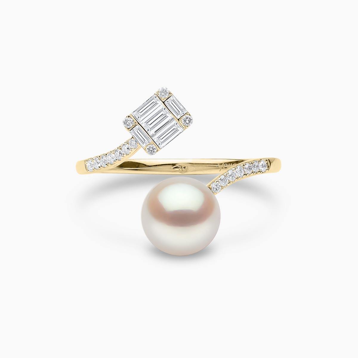 Yellow Gold / White Japanese Akoya