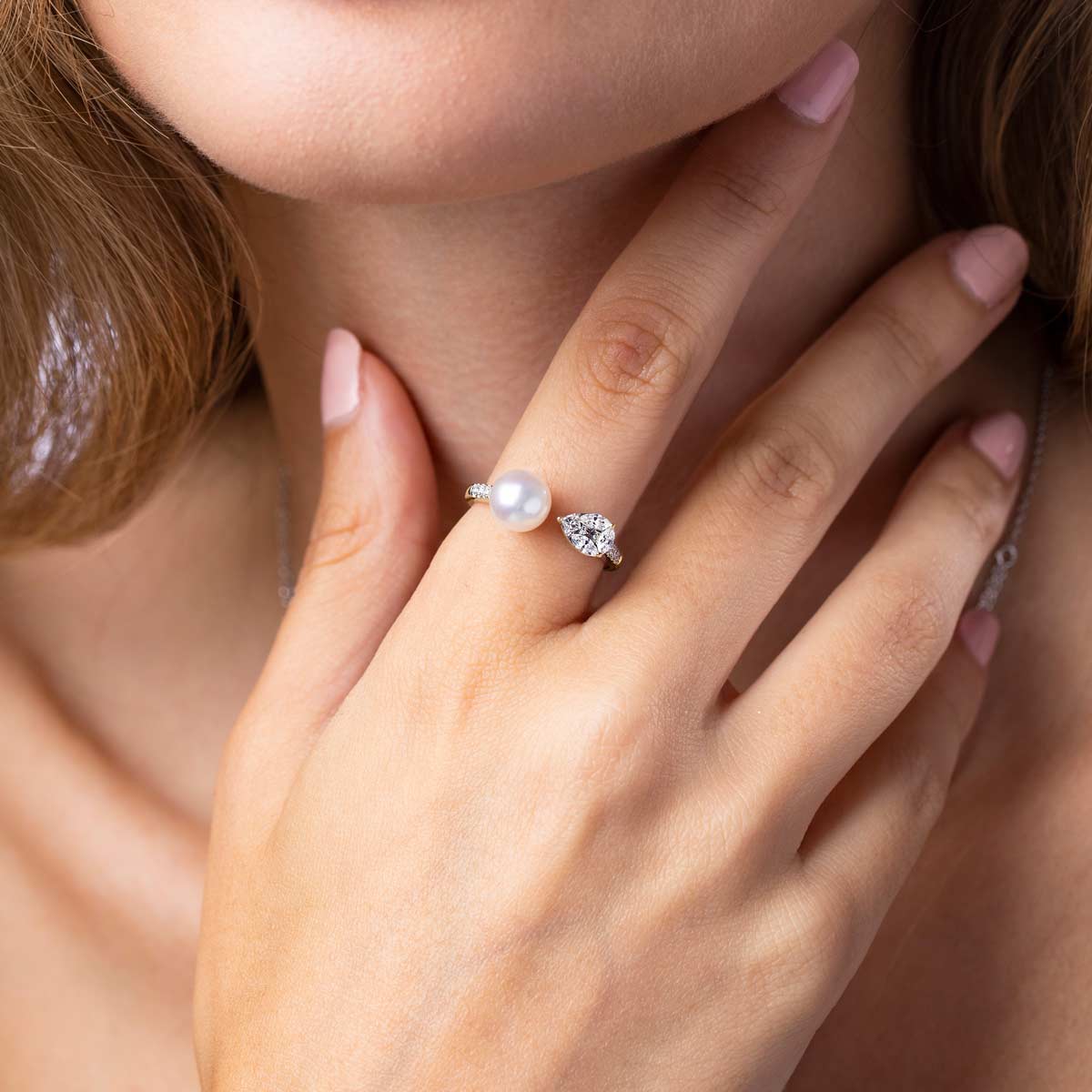 Yellow Gold / White Japanese Akoya