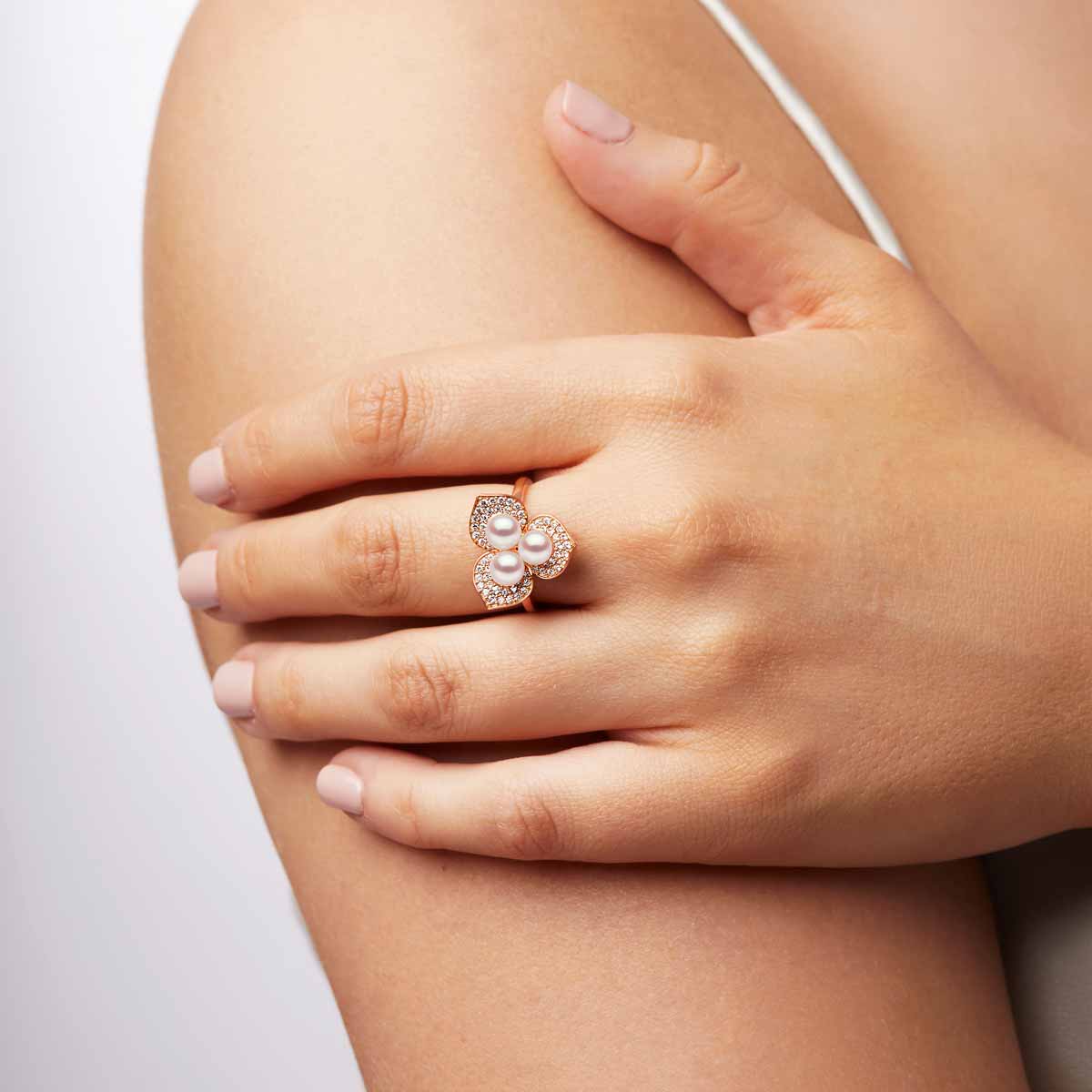 Rose Gold / White Japanese Akoya